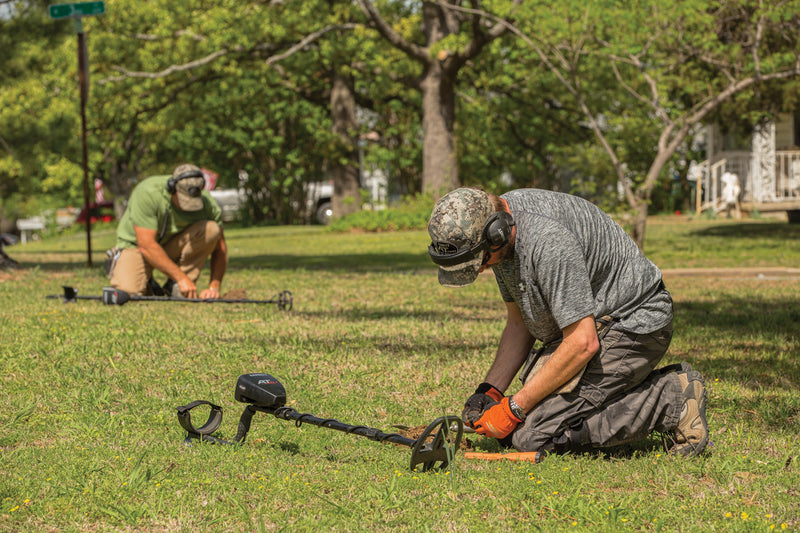 Load image into Gallery viewer, Garrett AT Max Metal Detector with Wireless Headphones