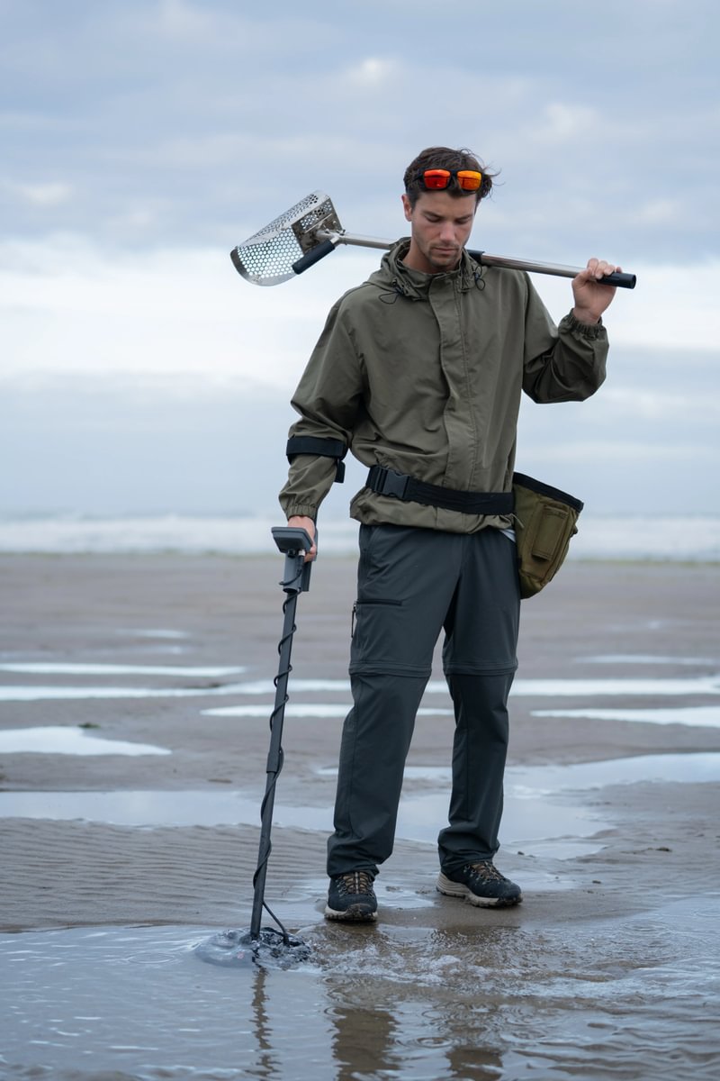 Load image into Gallery viewer, Minelab Vanquish 360 Waterproof Multi-IQ Metal Detector