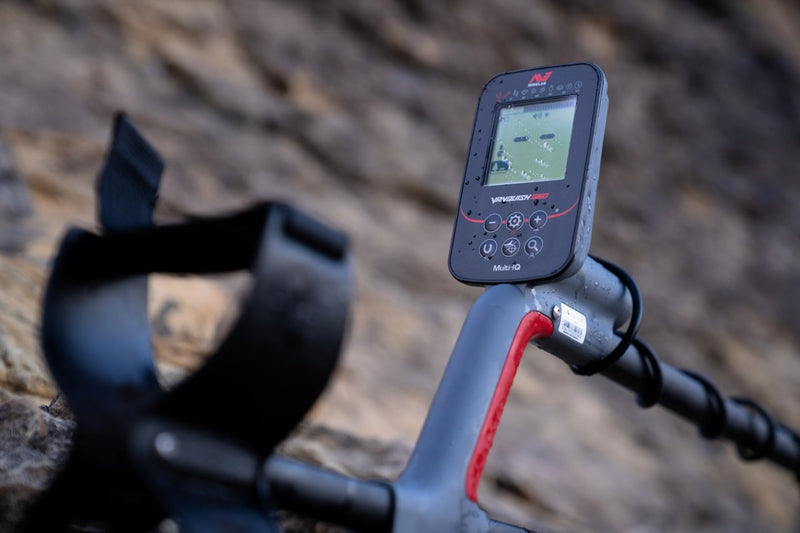 Load image into Gallery viewer, Minelab Vanquish 360 Waterproof Multi-IQ Metal Detector