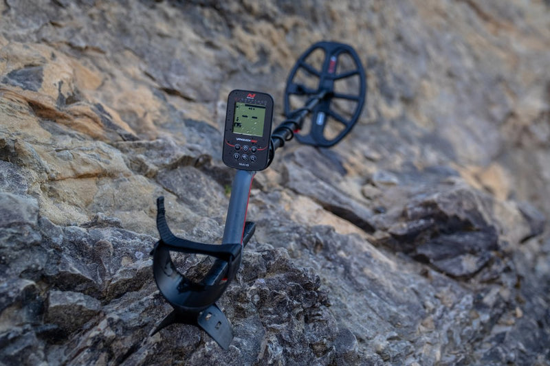 Load image into Gallery viewer, Minelab Vanquish 360 Waterproof Multi-IQ Metal Detector