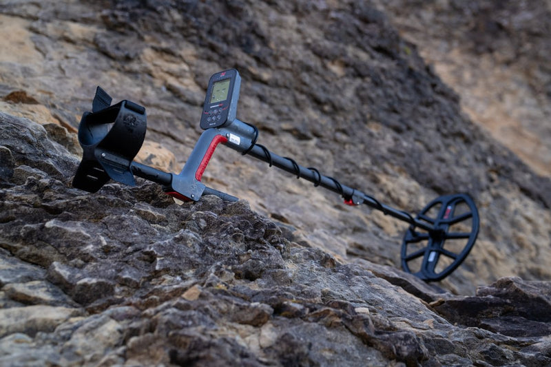 Load image into Gallery viewer, Minelab Vanquish 360 Waterproof Multi-IQ Metal Detector