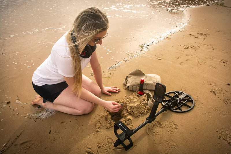 Load image into Gallery viewer, Minelab Manticore Metal Detector PN: 3228-0200 + M8 and M15 Search Coils
